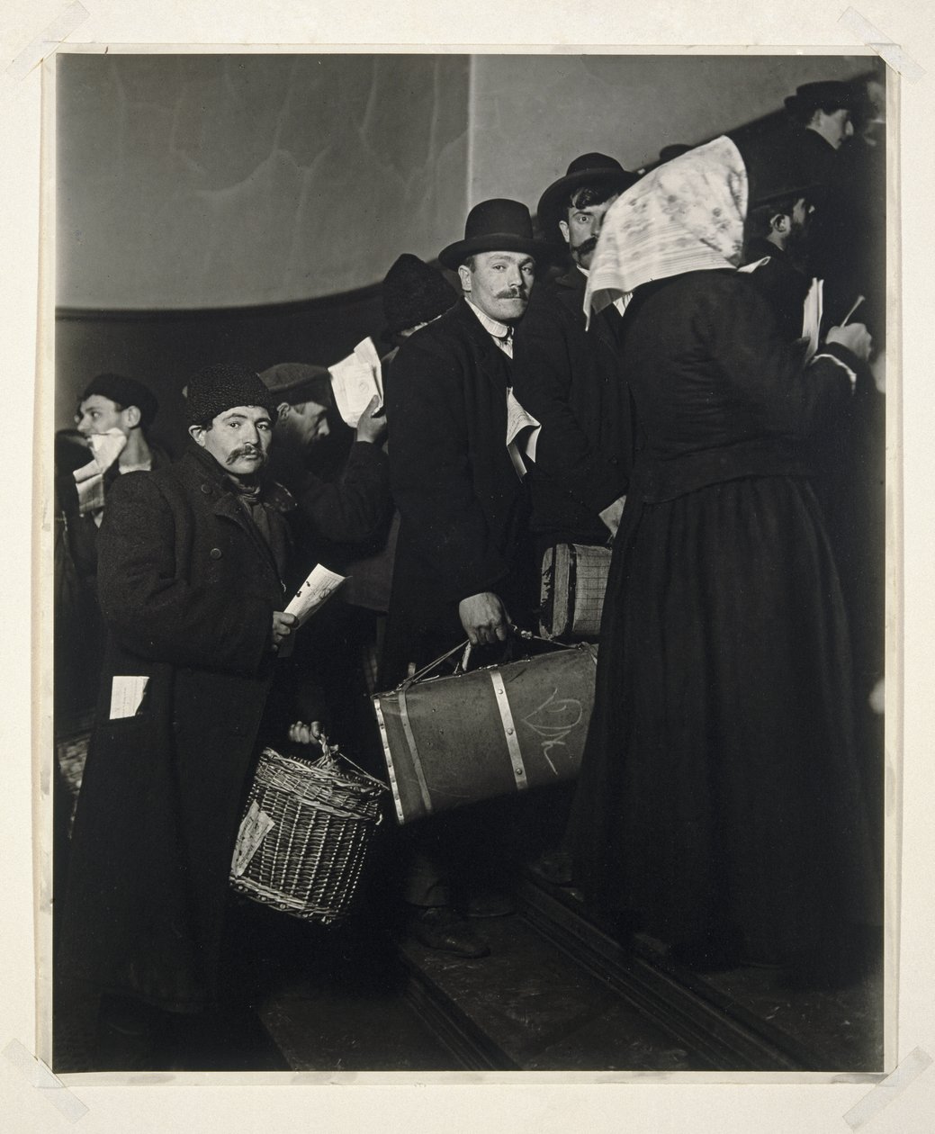 Aufstieg ins gelobte Land, Ellis Island, 1908 von Lewis Wickes Hine