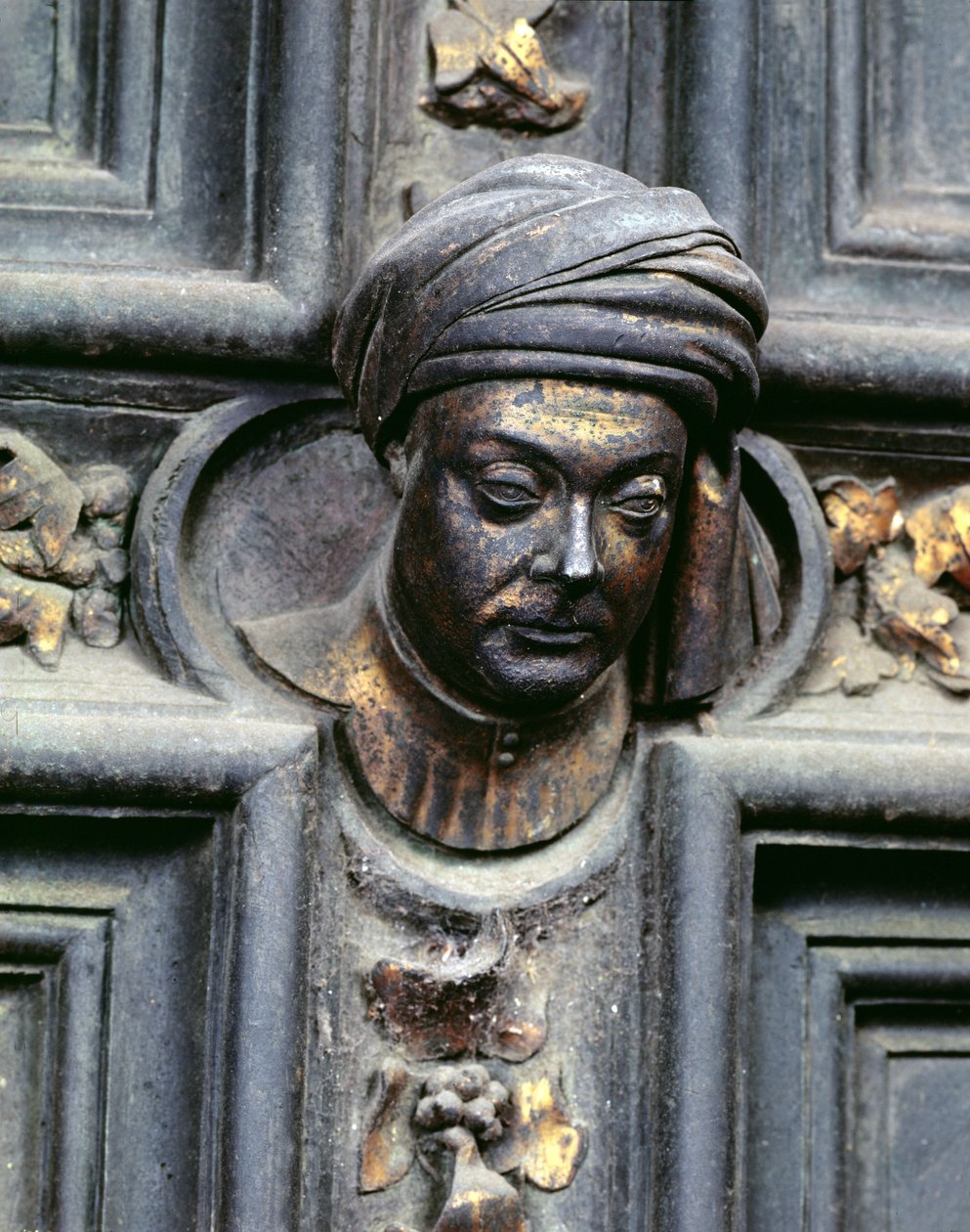 Selbstporträt, fünfter Kopf von oben an der linken Tür der Nordtüren des Baptisteriums von San Giovanni, 1403-24 (Bronze) von Lorenzo Ghiberti