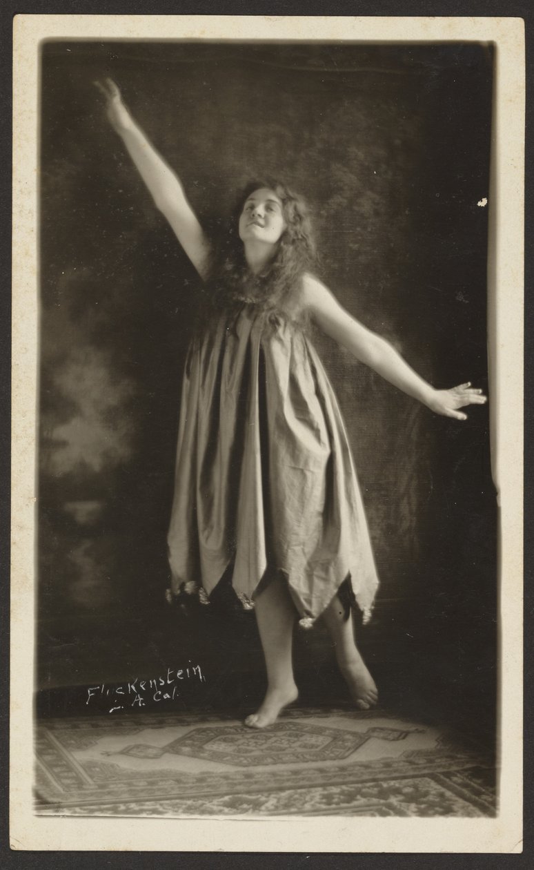 Grace Carberry als Die Sonne von Louis Fleckenstein