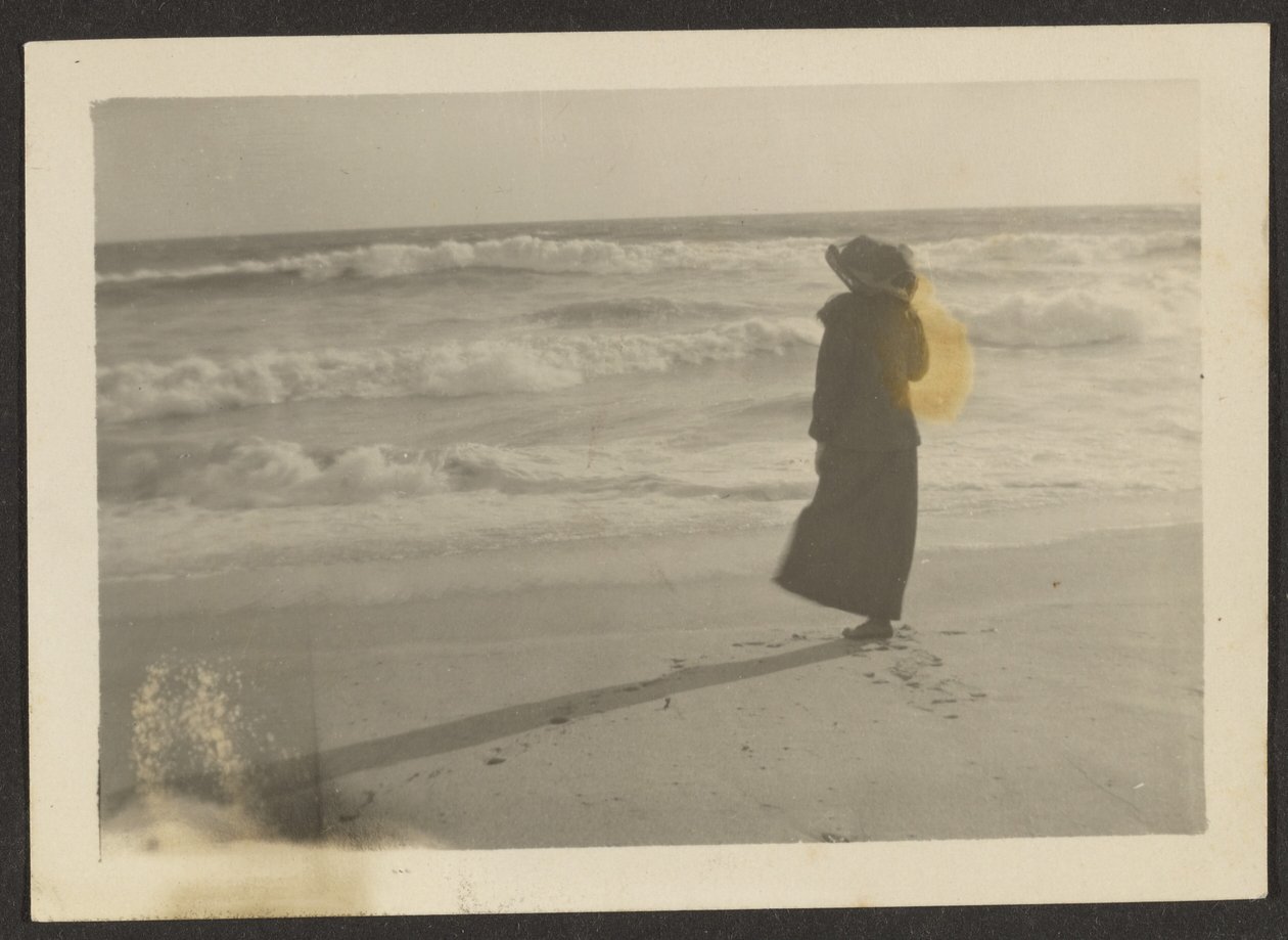 Frau am Strand von Louis Fleckenstein