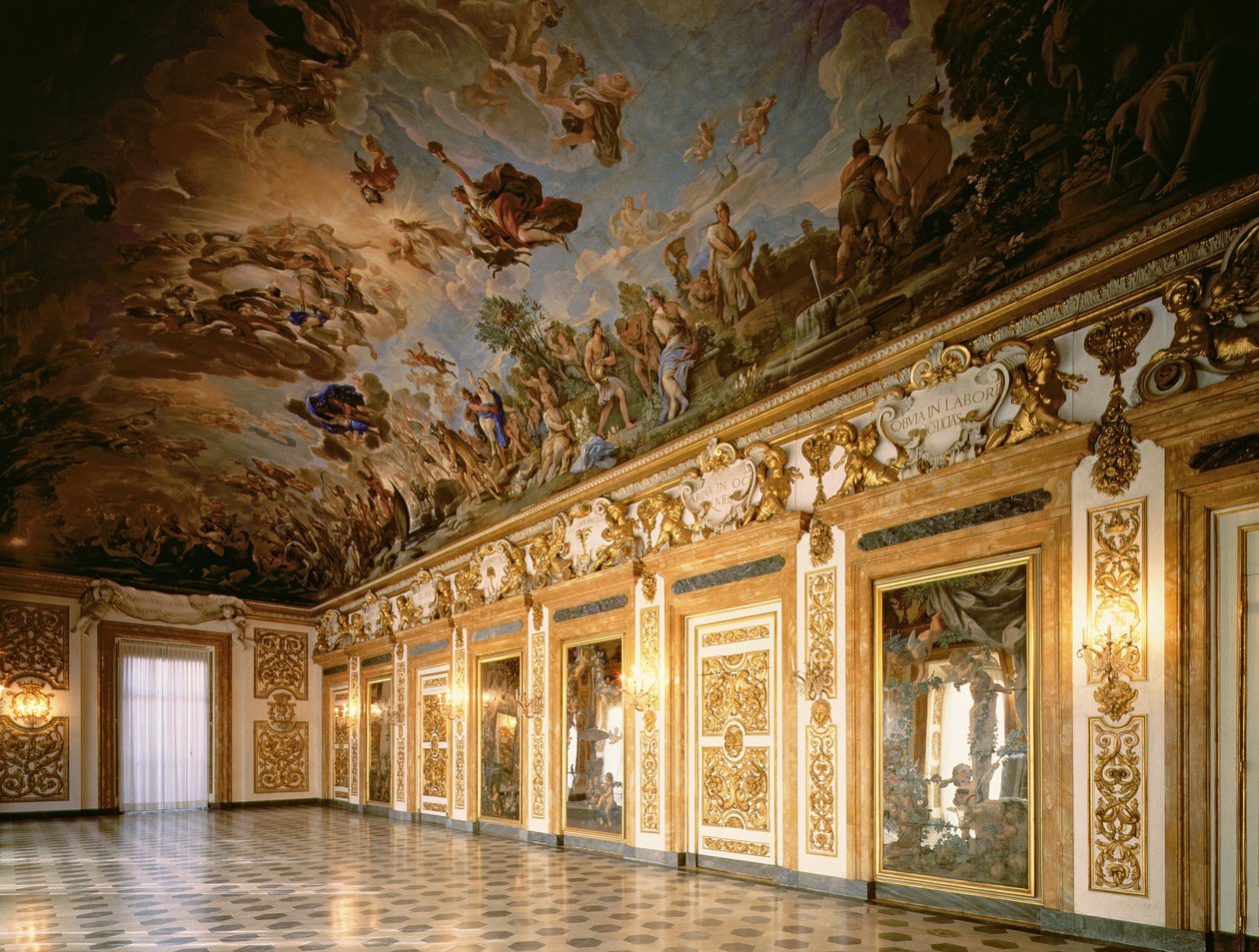 Blick auf die Loggia mit Deckenfresko, das die Apotheose der zweiten Medici-Dynastie darstellt, 1670-88 von Luca Giordano