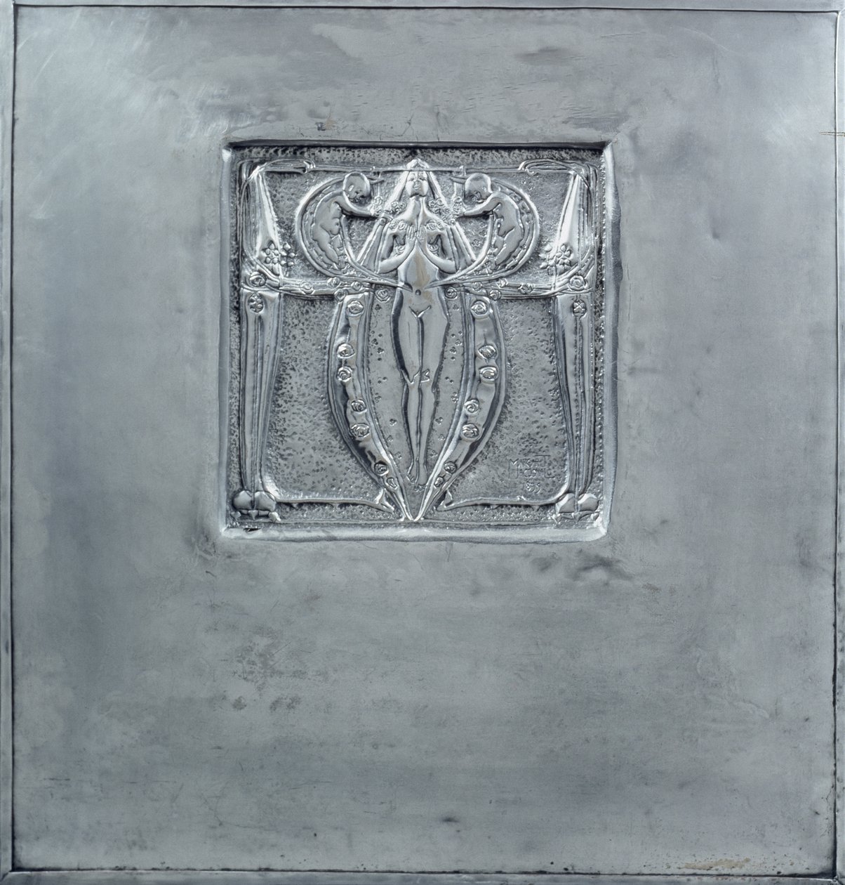 Dekoratives Paneel aus getriebenem Metall, 1898-99 von Margaret MacDonald Mackintosh