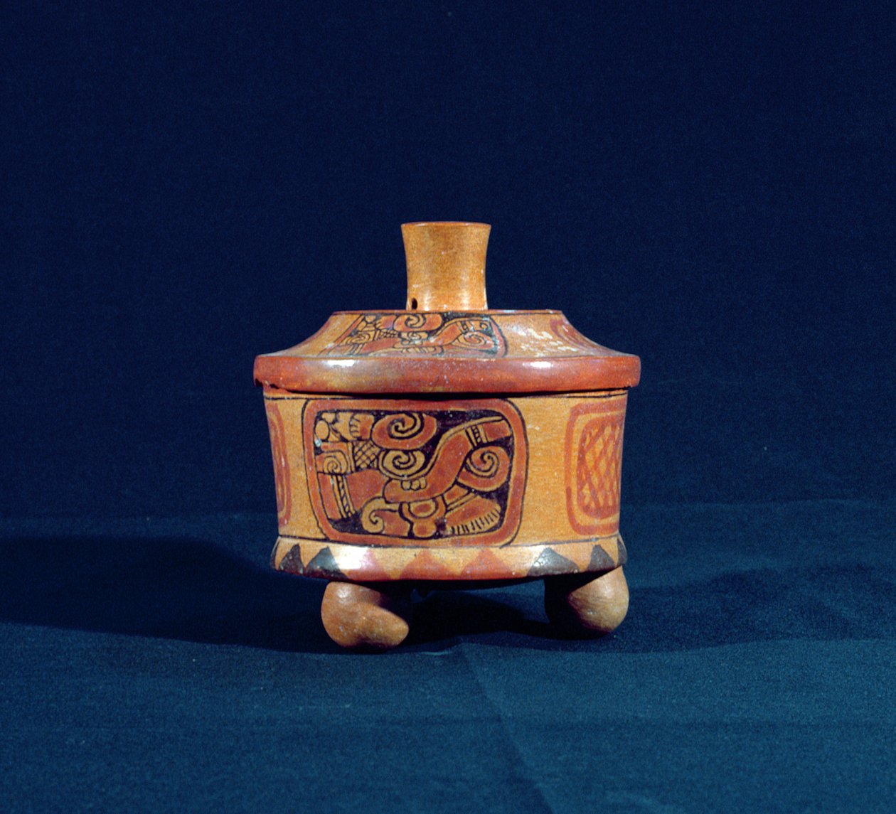 Grabgefäß mit Teotihuacan-Einfluss, aus Peten, Guatemala, Zentralamerika, Frühklassische Periode (ca. 300-600 n. Chr.) (Keramik) von Mayan