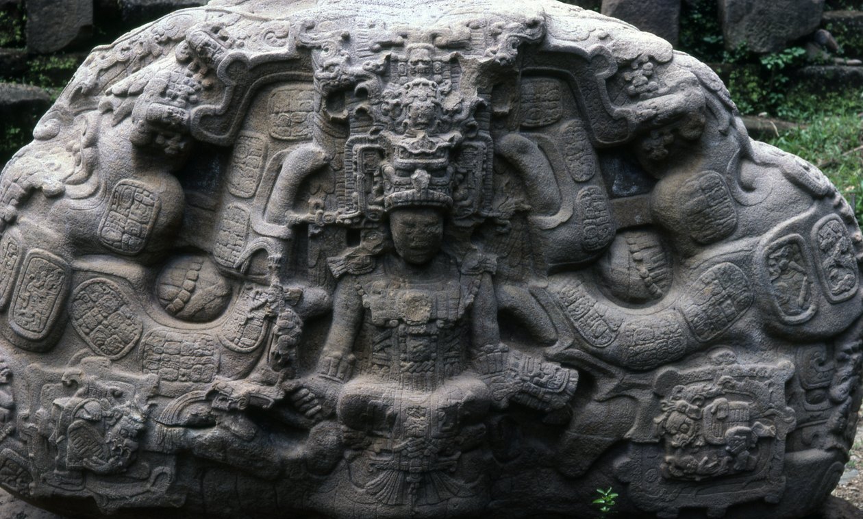 Zoomorpher Stein P, Spätklassische Periode von Mayan