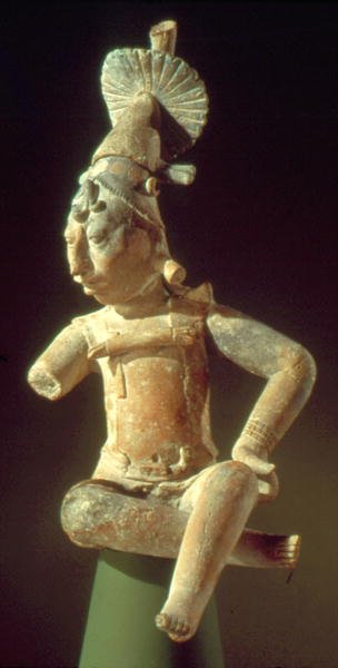 Sitzender Maya-Priester, Insel Jaina, ca. 600 (Keramik & Polychrom) von Mayan