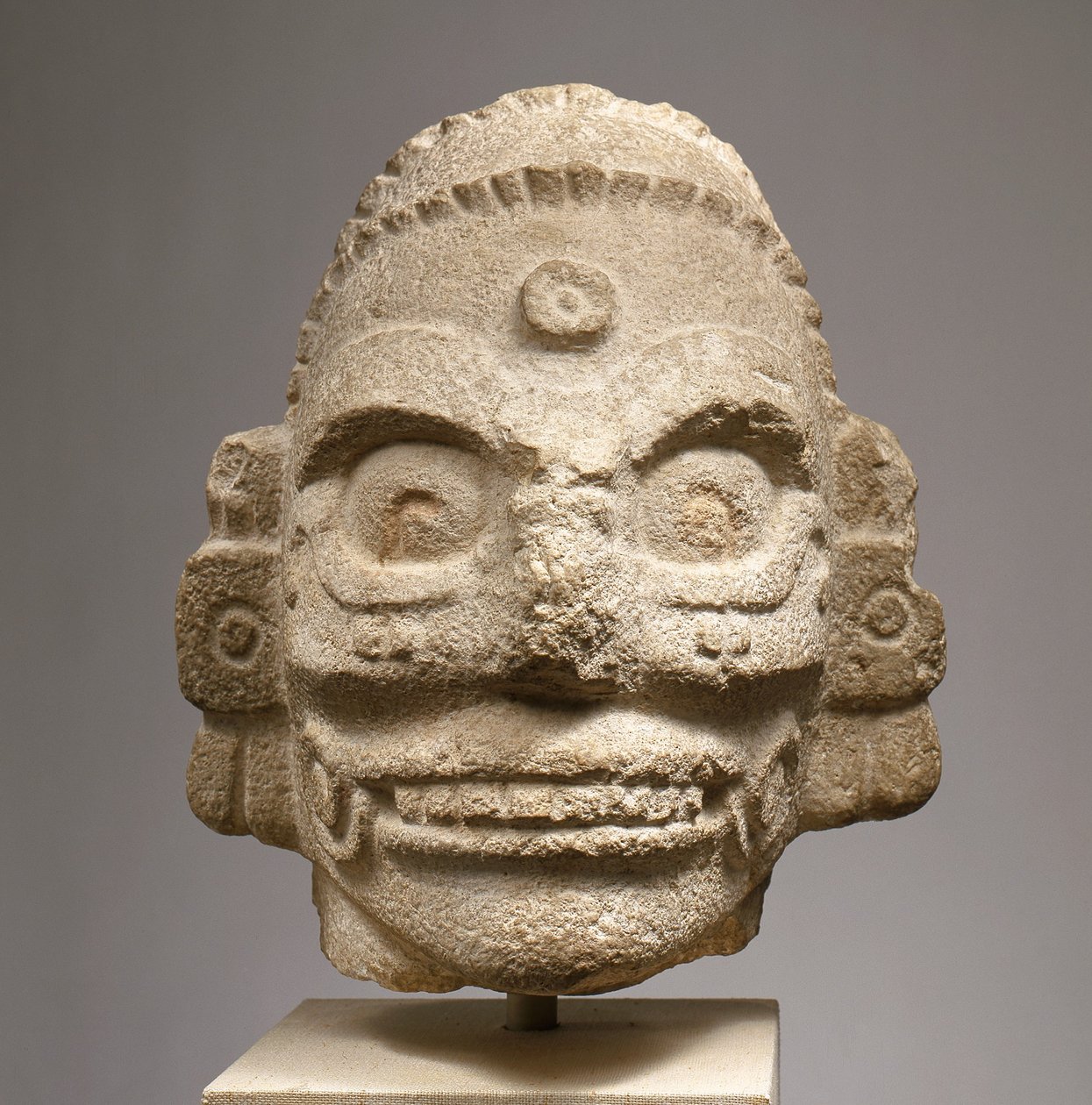 Kopf eines Regengottes, ca. 1000 (fossilhaltiger Kalkstein) von Mayan