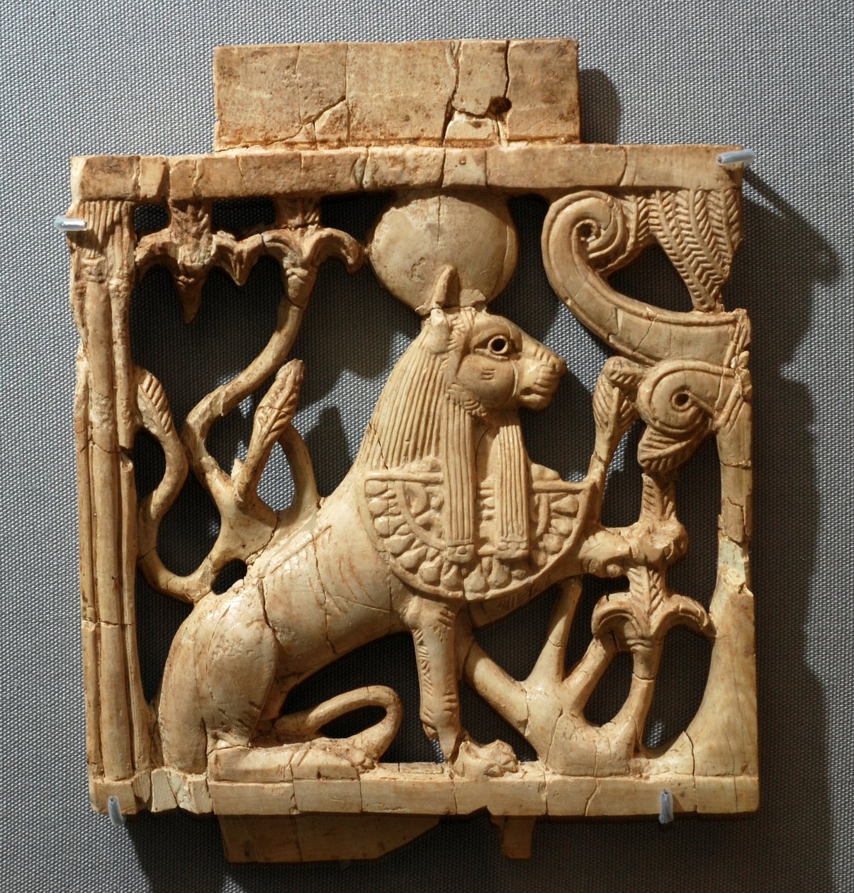 Elfenbeintafel, Nimrud, ca. 900-600 v. Chr. von Mesopotamian