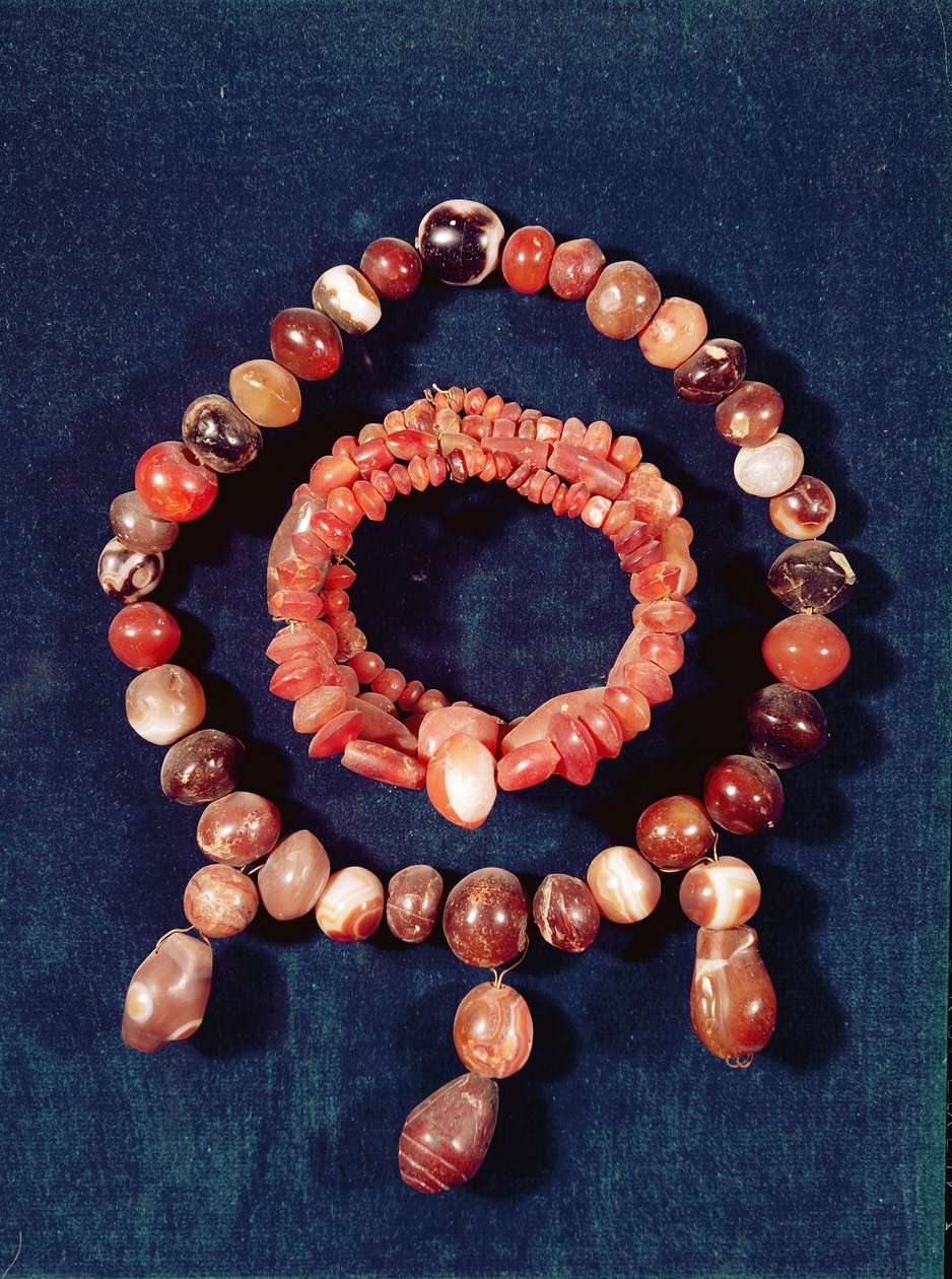Schmuck aus Khorsabad, Irak (Achat) von Mesopotamian