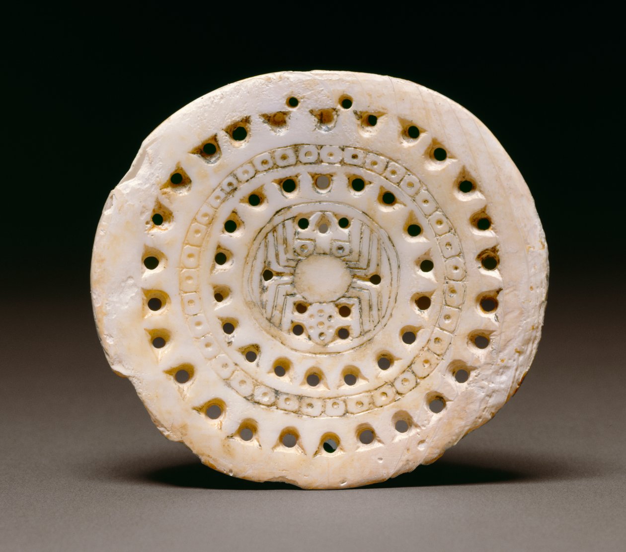 Spinnenmotiv-Gorget, Dallas, 1300-1500 von Mississippian culture