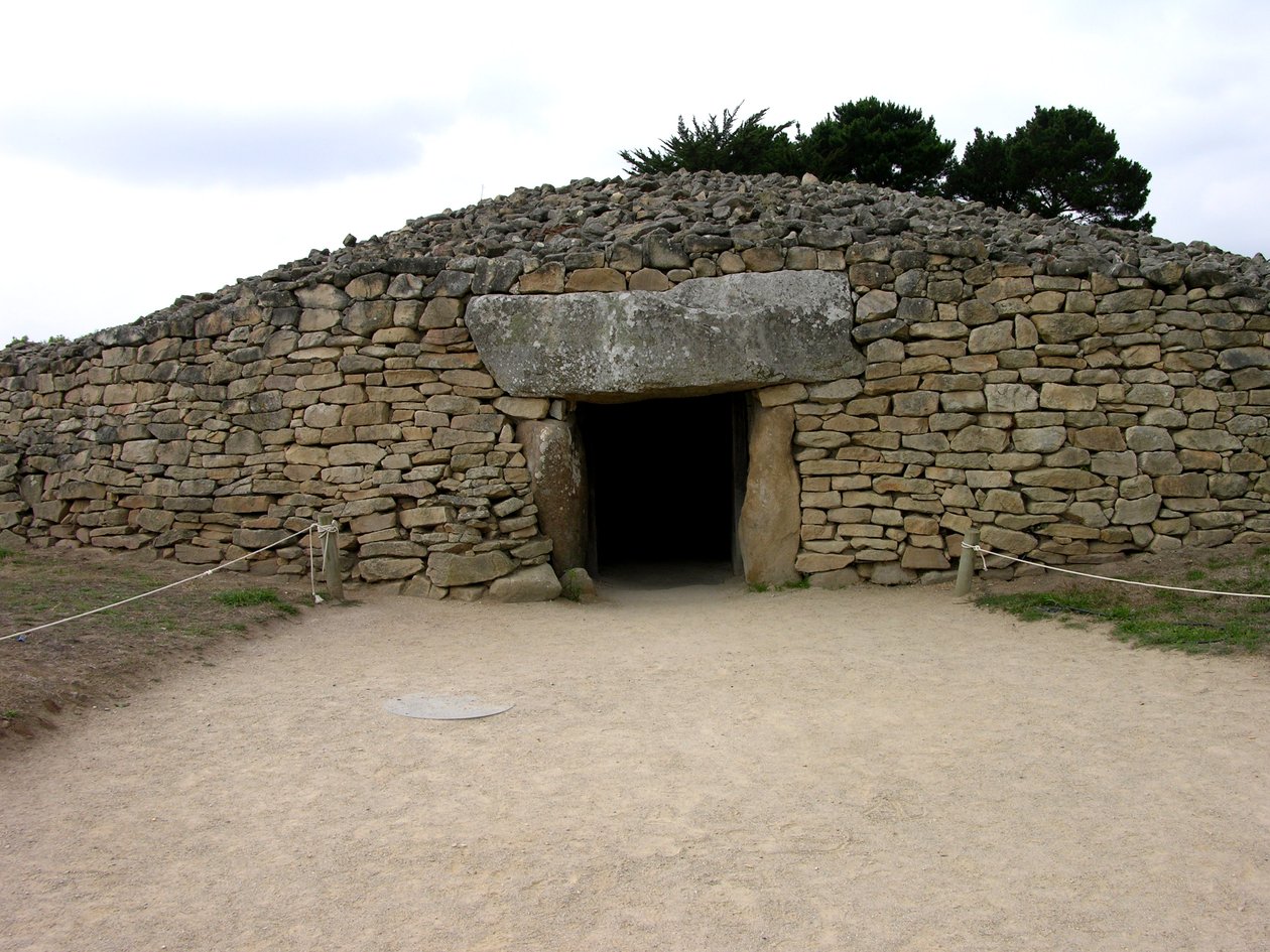 Eingang zum Ganggrab, entdeckt 1825 von Neolithic