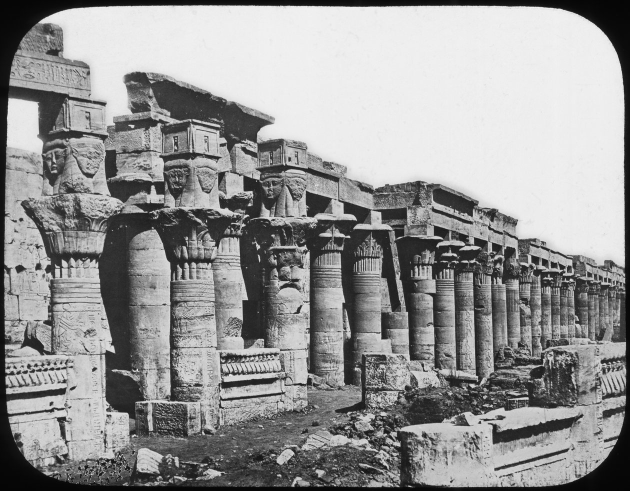 Kolonnade, Philae-Tempel, Ägypten, um 1890 von Newton and Co