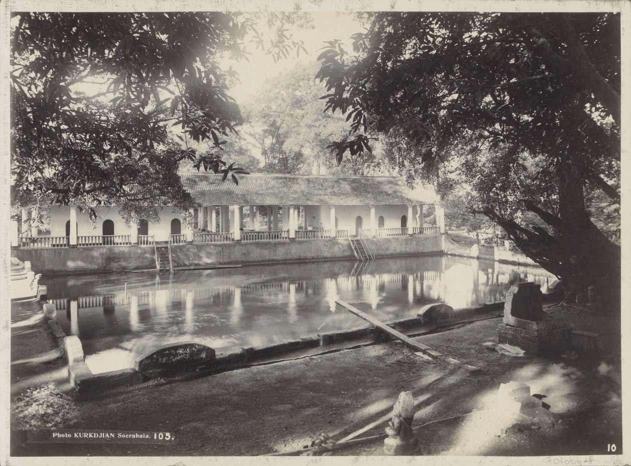 Badegelegenheit mit Galerie, möglicherweise in Surabaya von Onnes Kurkdjian