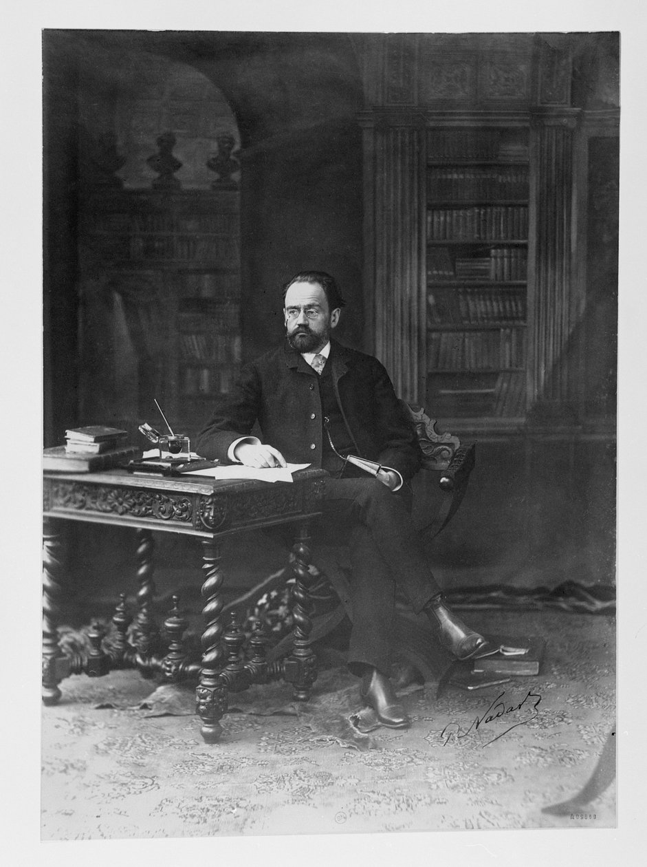 Emile Zola (1840-1902) in seinem Arbeitszimmer von Paul Nadar