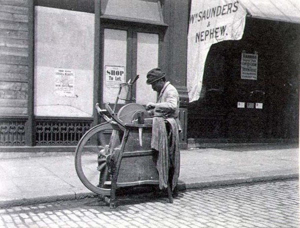 Ein Londoner Messerschleifer von Paul Martin