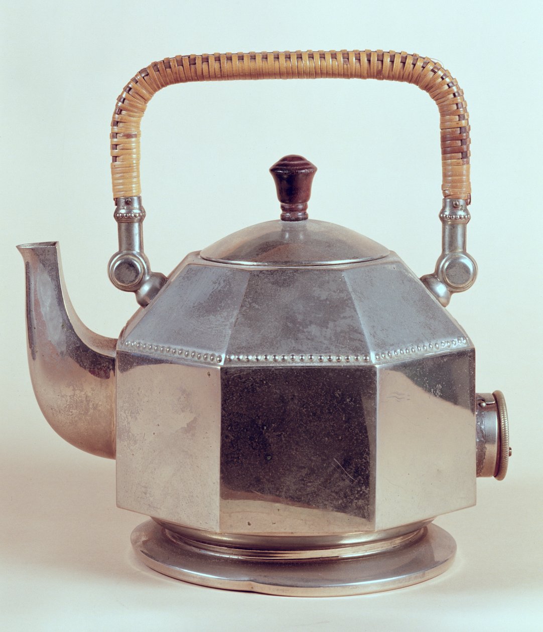 Elektrischer Wasserkocher, entworfen für A.E.G., ca. 1908 von Peter Behrens