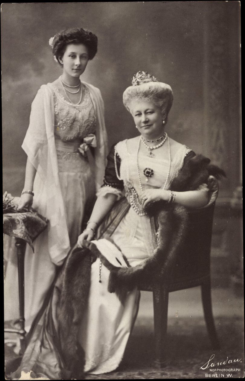 Wohlfahrts-Postkarte, Kronprinzessin Luise, Victoria von Photographer German