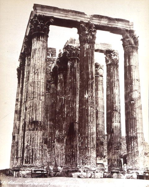 Tempel des Zeus in Olympia von Photographer Italian
