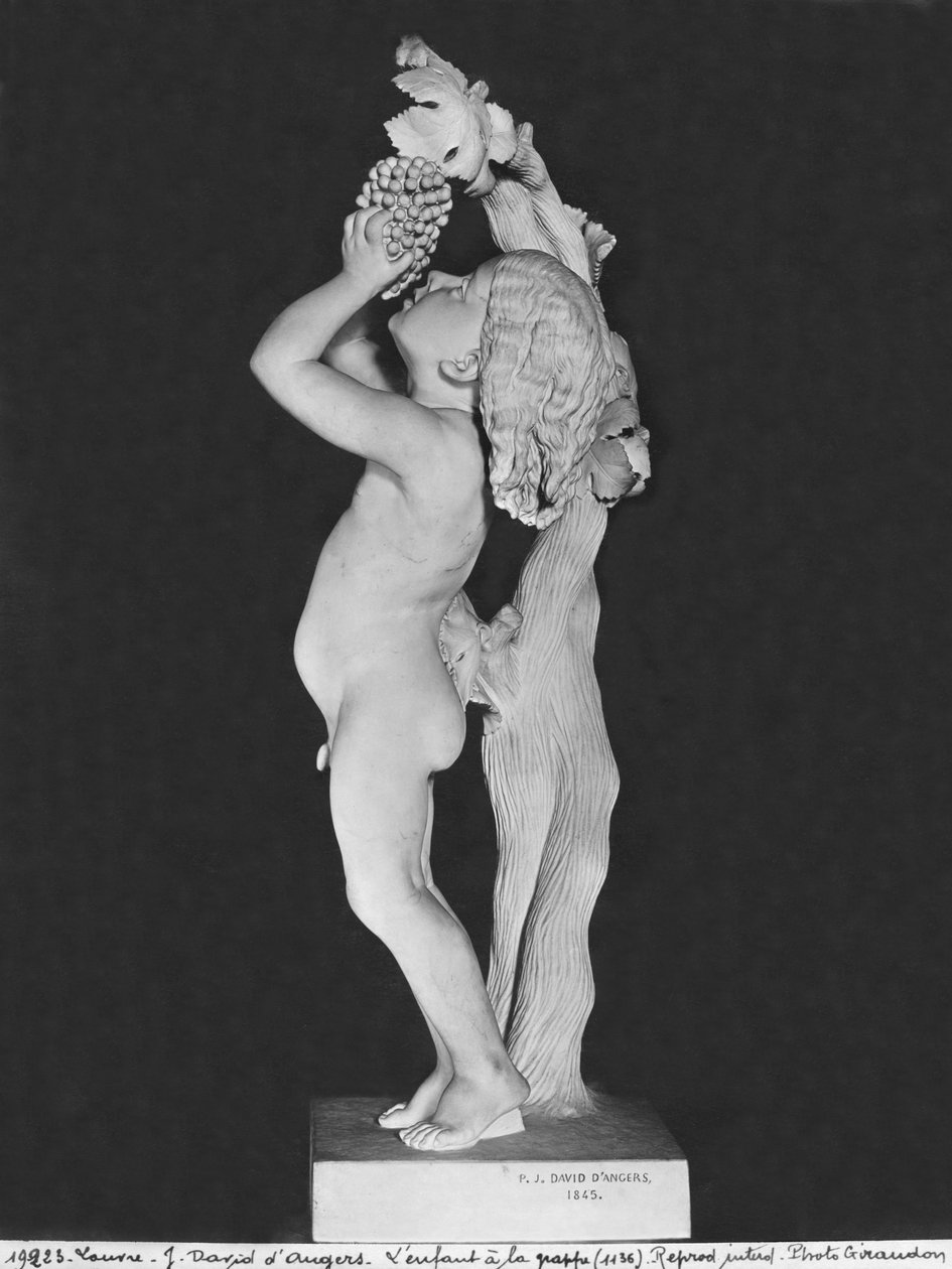 Kind mit Trauben, 1845 (Marmor) von Pierre Jean David d