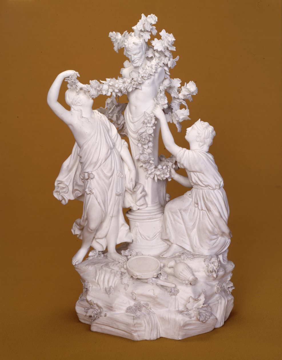 Figurengruppe von Zwei Bacchantinnen, die Pan schmücken, Derby, ca. 1780 von Pierre Stephan