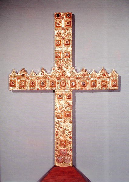Kreuz aus zwei Kronen, 1472-88 (Gold, Holz, Perlen & Edelsteine) von Polish School