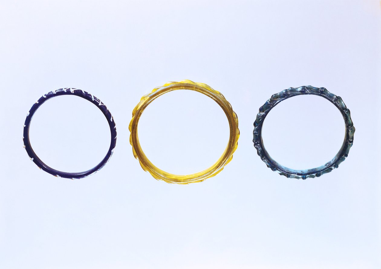 Drei Armbänder, aus Mathay-Mandeure, 2.-1. Jahrhundert v. Chr. (Glas und Email) von Protohistoric
