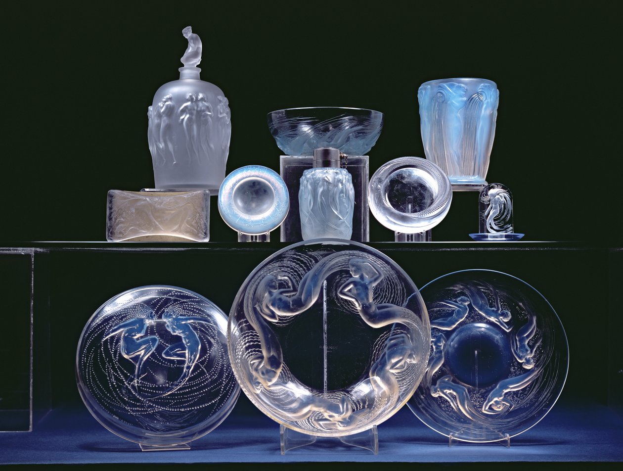 Auswahl an Flaschen, Tellern und Gläsern (Glas) von Rene Jules Lalique