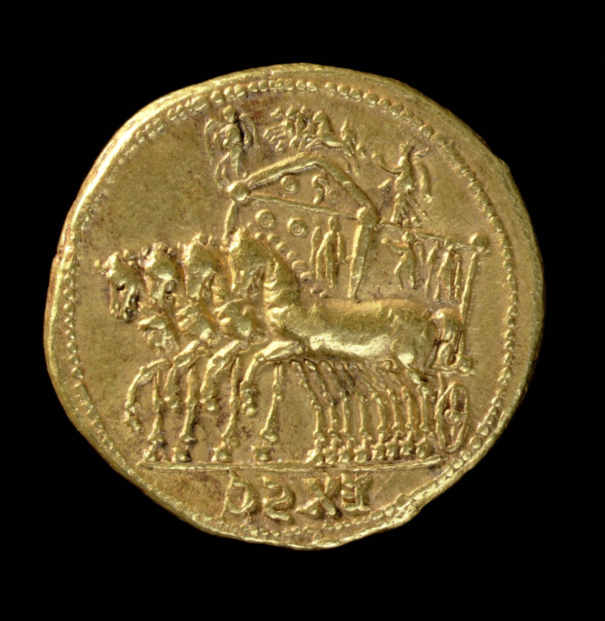 Aureus (Rückseite) des vergöttlichten Claudius (41-54 n. Chr.) geprägt unter Nero (54-68 n. Chr.) zeigt einen Wagen mit vier Pferden (Gold) Inschrift: EX SC von Roman