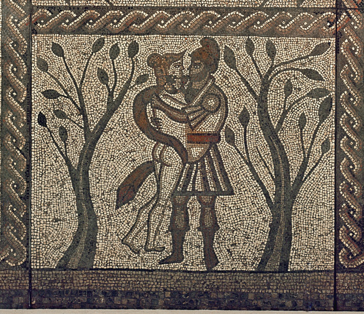 Dido und Aeneas umarmen sich, aus dem Mosaikboden in der römischen Villa in Low Ham, ca. 350 n. Chr. (Detail) von Roman