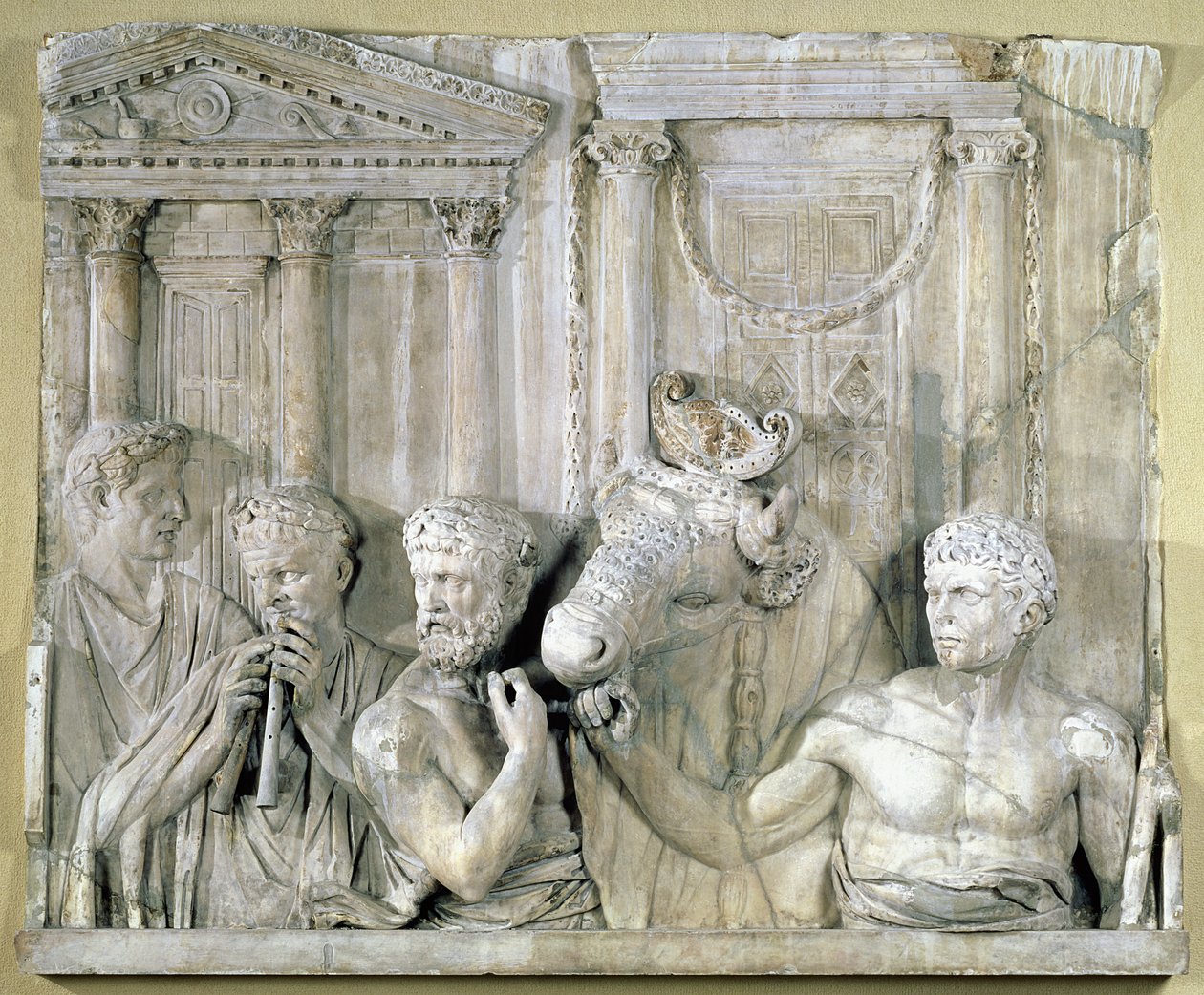 Relief, das Vorbereitungen für ein Opfer darstellt von Roman