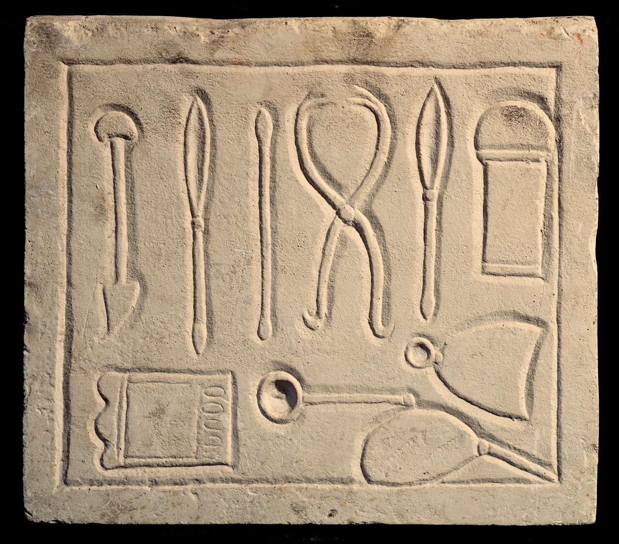 Chirurgische Instrumente (Relief) von Roman