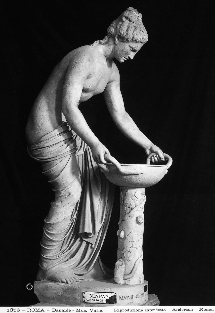 Statue, die eine Danaide darstellt von Roman Roman