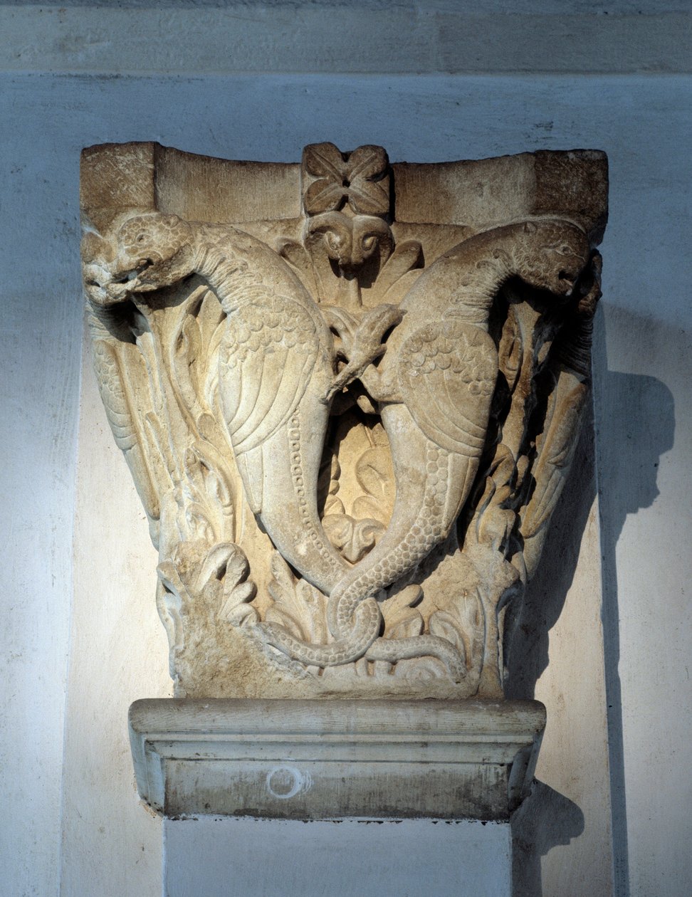 Monster, Kapital des Chors (Skulptur) von Romanesque