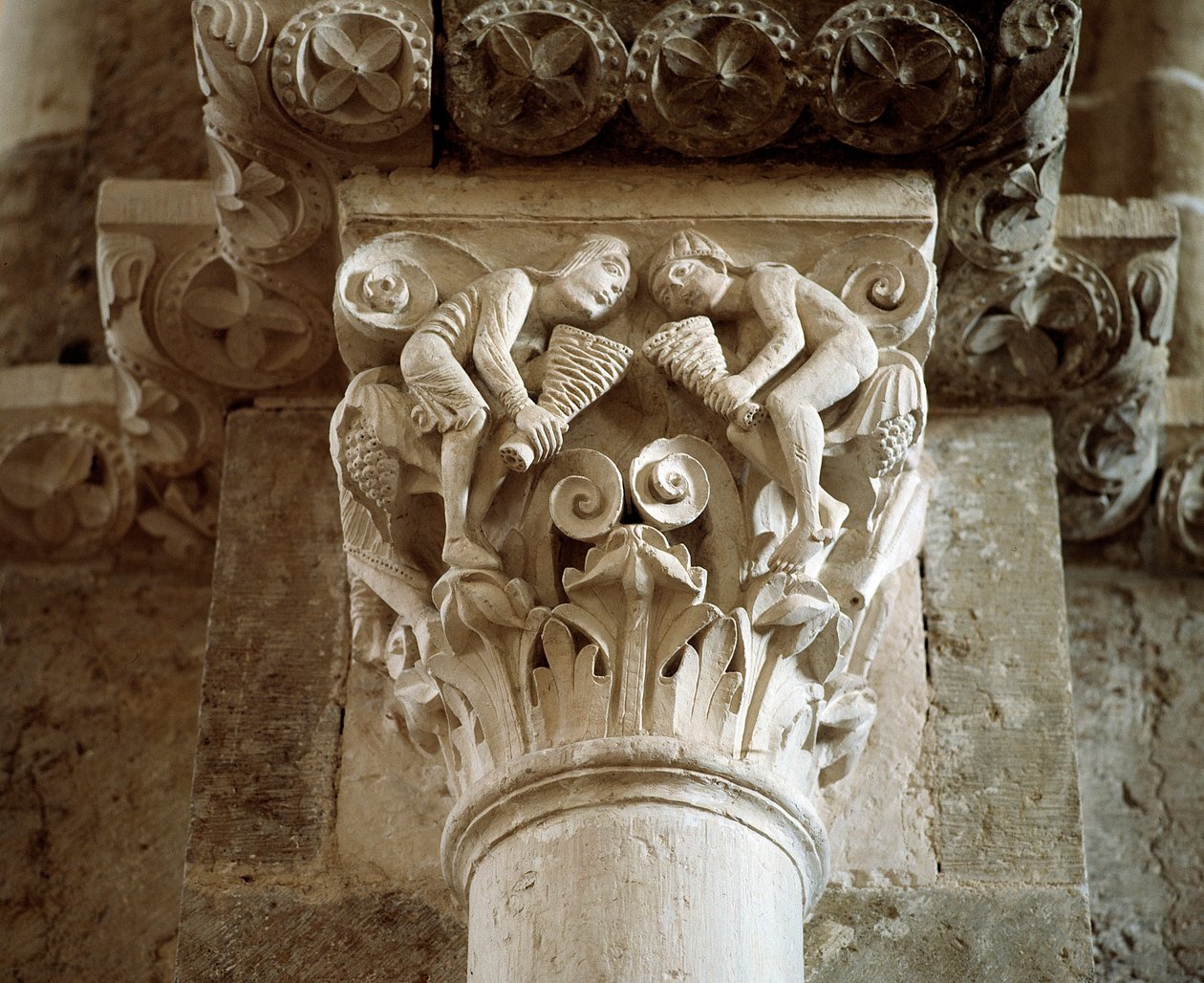 Darstellung der Winde (Kapitell) von Romanesque