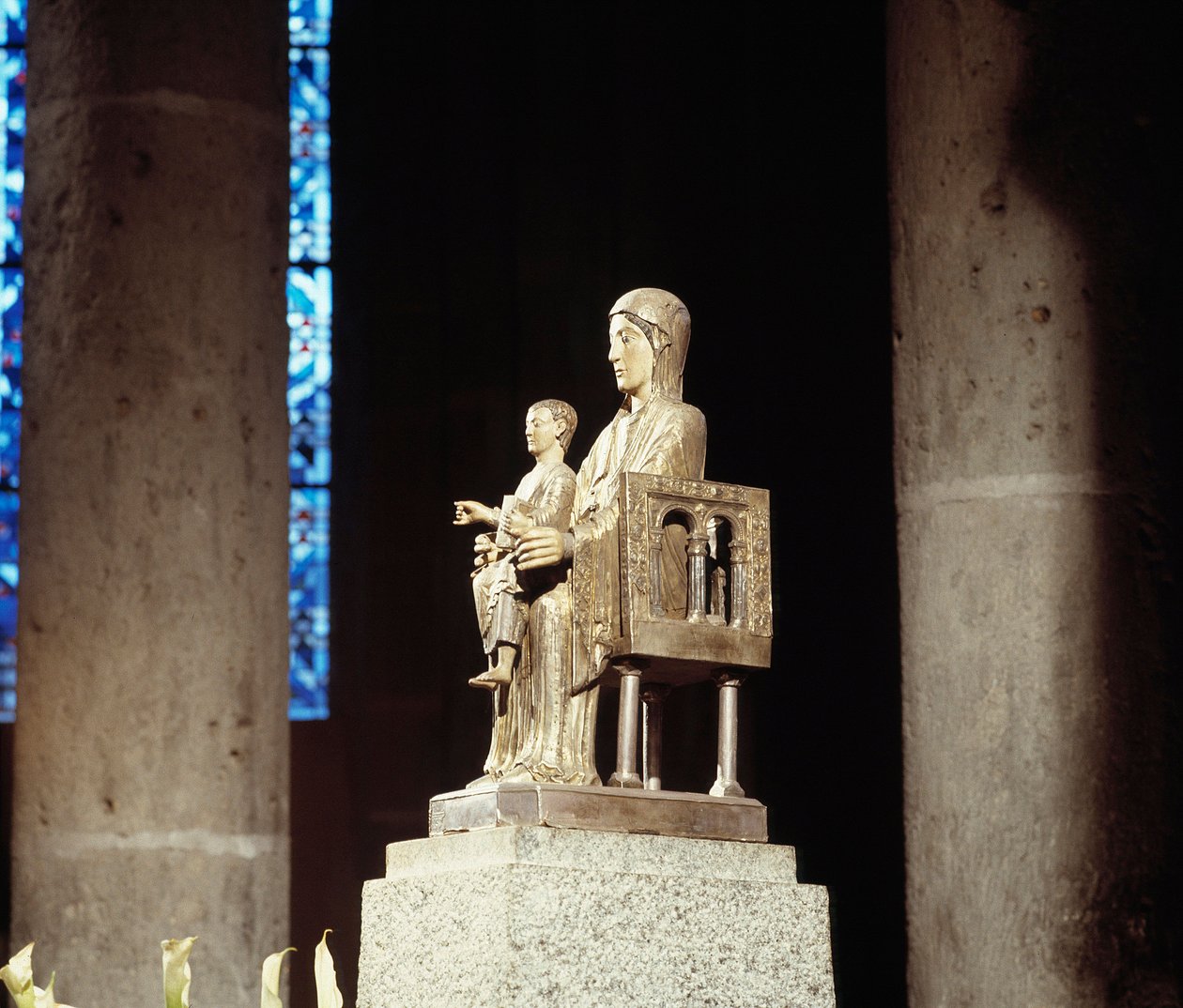 Jungfrau und Kind (Skulptur) von Romanesque
