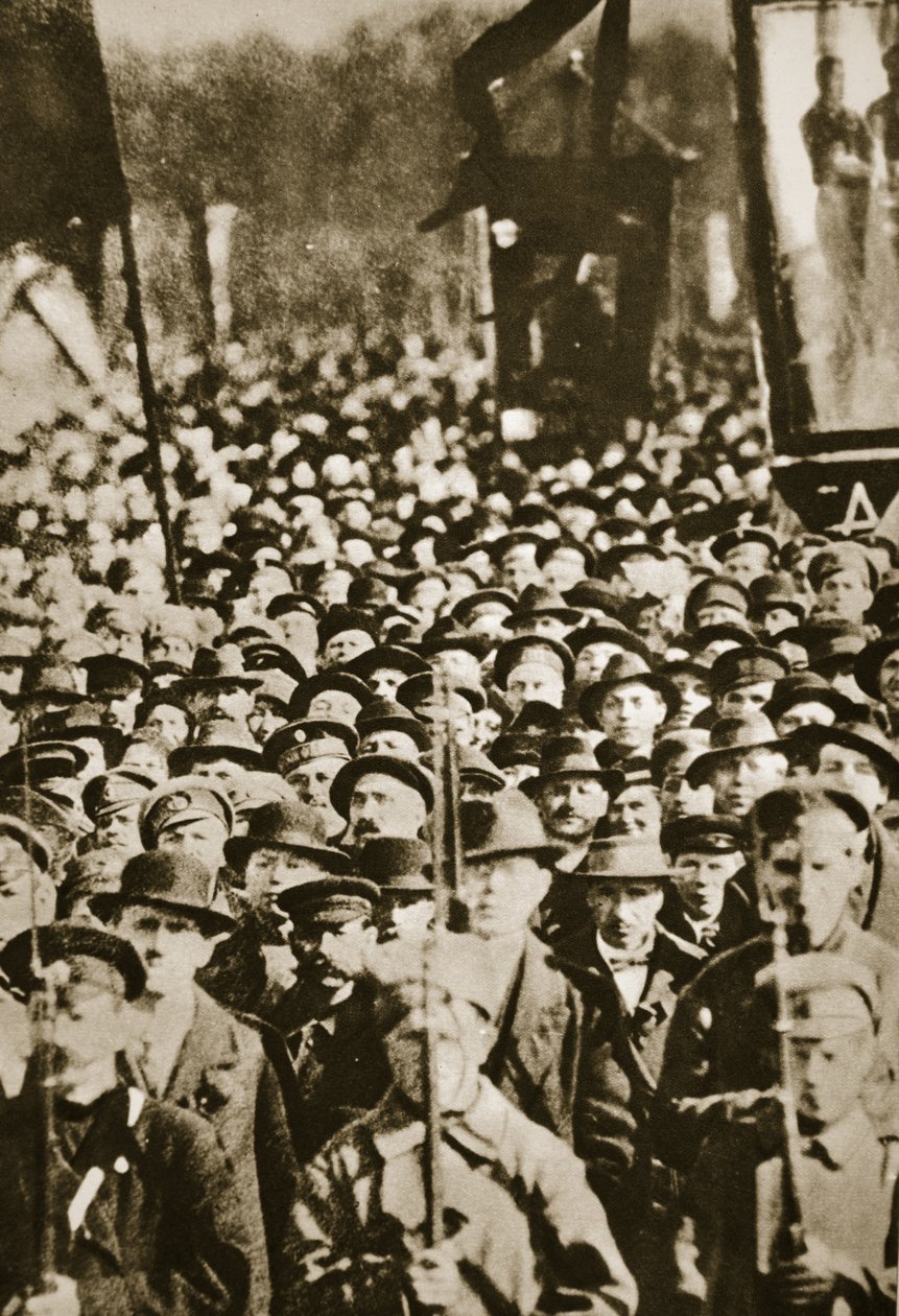 Revolutionäre in Petrograd, 1917 (Sepia-Foto) von Russian Photographer