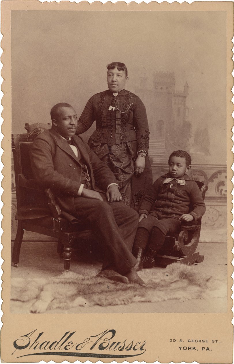 Porträt einer Familie, ca. 1895 von Shadle & Busser
