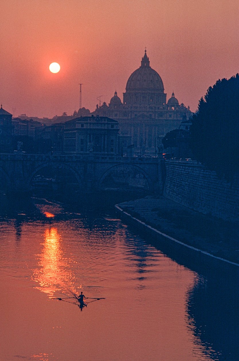 Tiber mit Petersdom bei Sonnenuntergang von Ted Spiegel