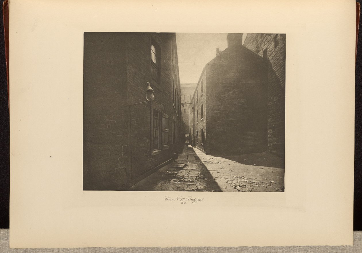Close No. 29 Bridgegate von Thomas Annan