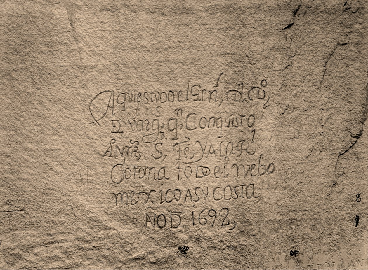 Historischer spanischer Bericht über die Eroberung; Südseite des Inschriftfelsens, N. M. von Timothy H. OSullivan