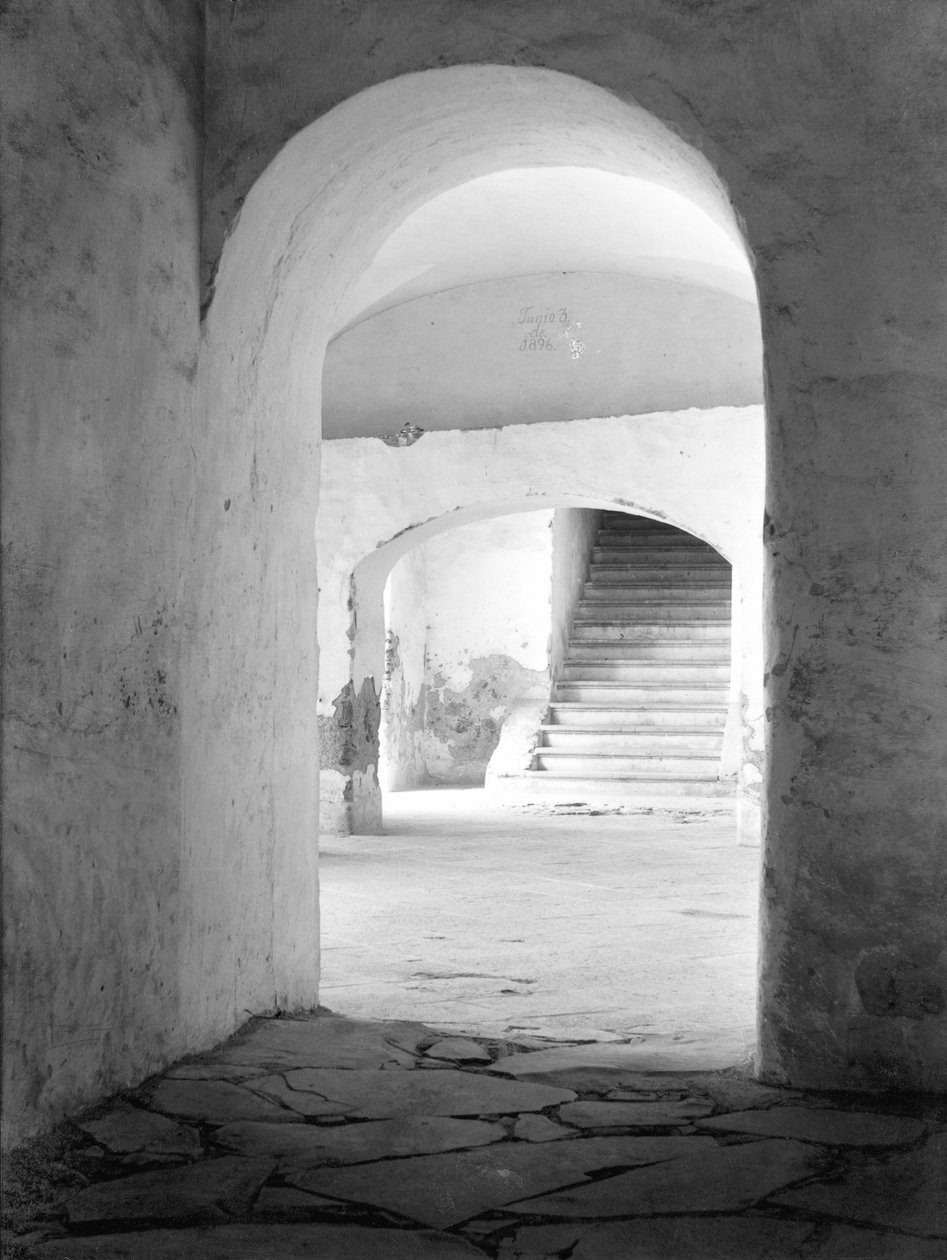 Im Kloster von Tepotzotlan, Mexiko, 1924 von Tina Modotti
