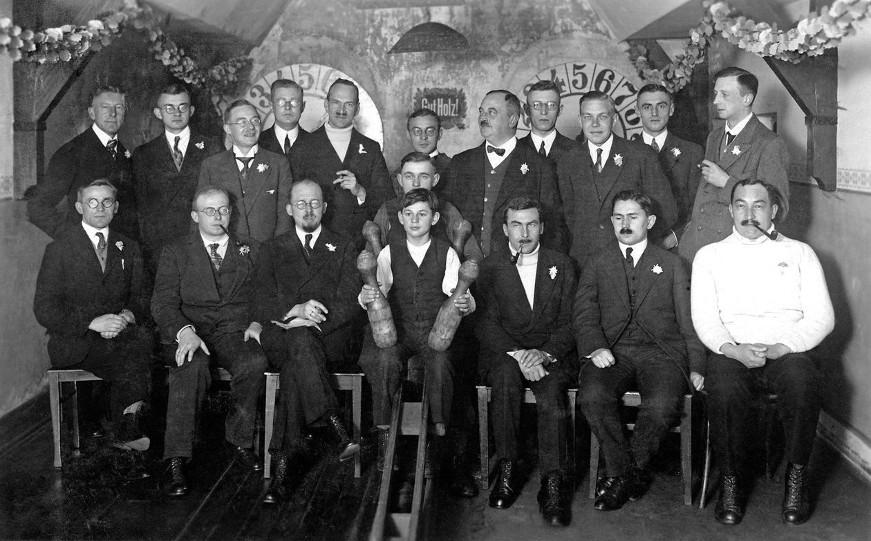 Biologen der BAH der Zwischenkriegszeit Ende 1927 beim Kegeln mit Akademikern von Unbekannt Unbekannt