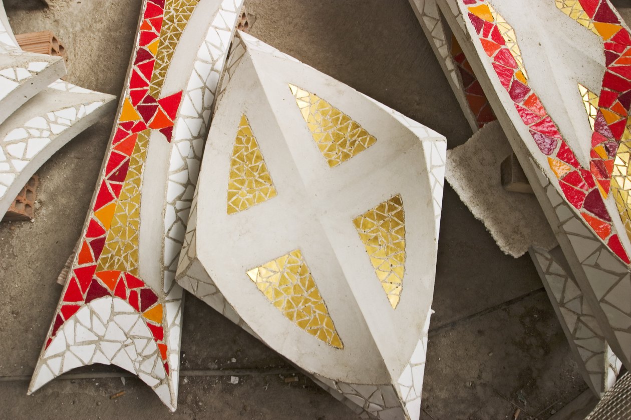 Dekorative Stücke, die auf die Platzierung in der Sagrada Familia warten von Unbekannt Unbekannt