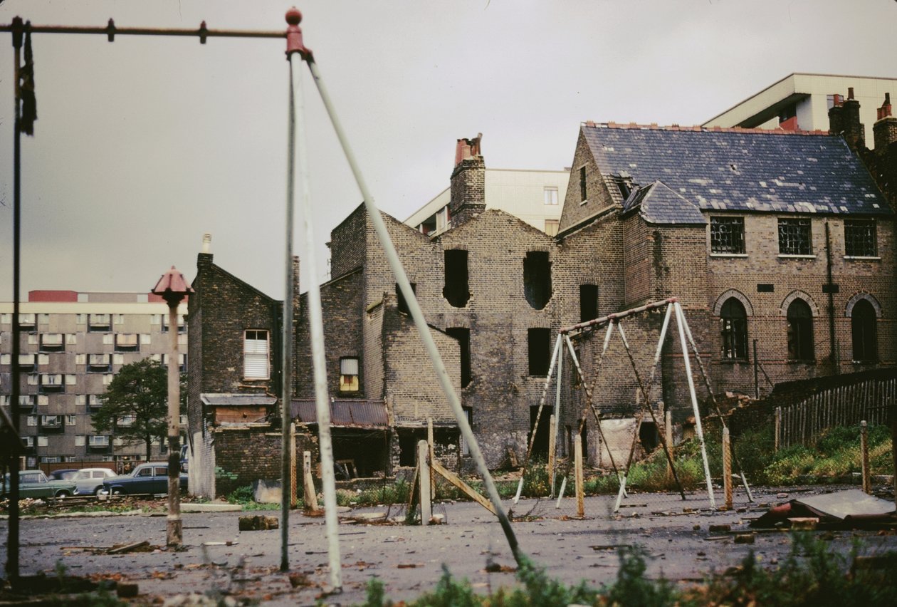 Spielplatz, Nord-London, 1966 von Unbekannt Unbekannt