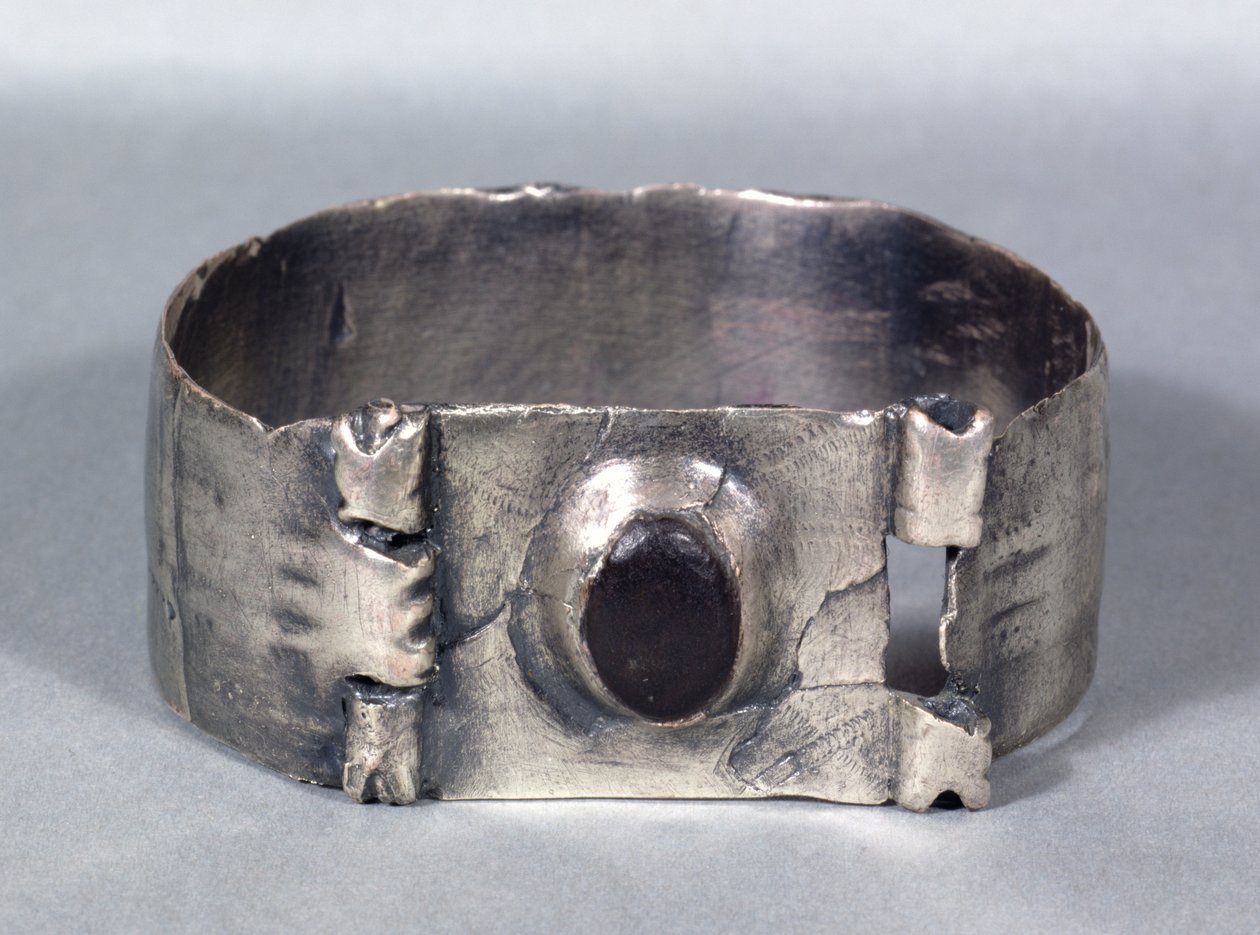 Silberarmband mit eingesetztem Kabuchon-Granat, aus dem Aesica-Schatz, Great Chesters, Mitte 1. bis Anfang 2. Jahrhundert n. Chr. von Unbekannt Unbekannt