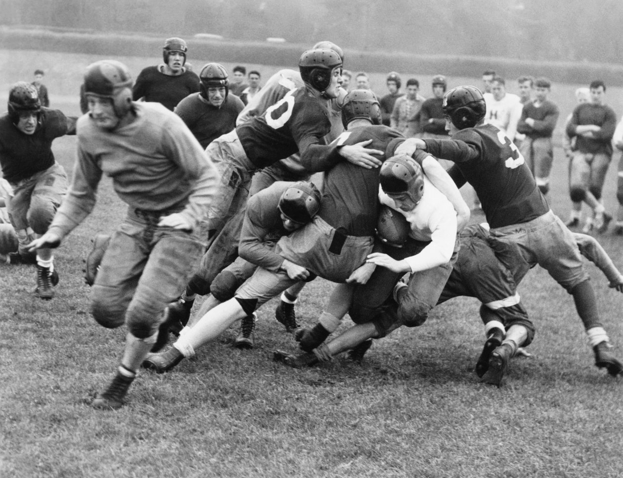 Im Fußballspiel getackelt, San Francisco, Kalifornien, 30. August 1937 von Unbekannt Unbekannt