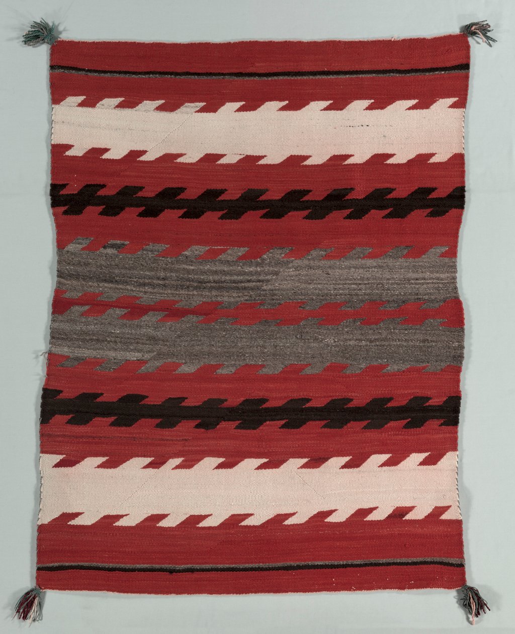 Gestreifter Teppich, um 1890-1900 von Unbekannt