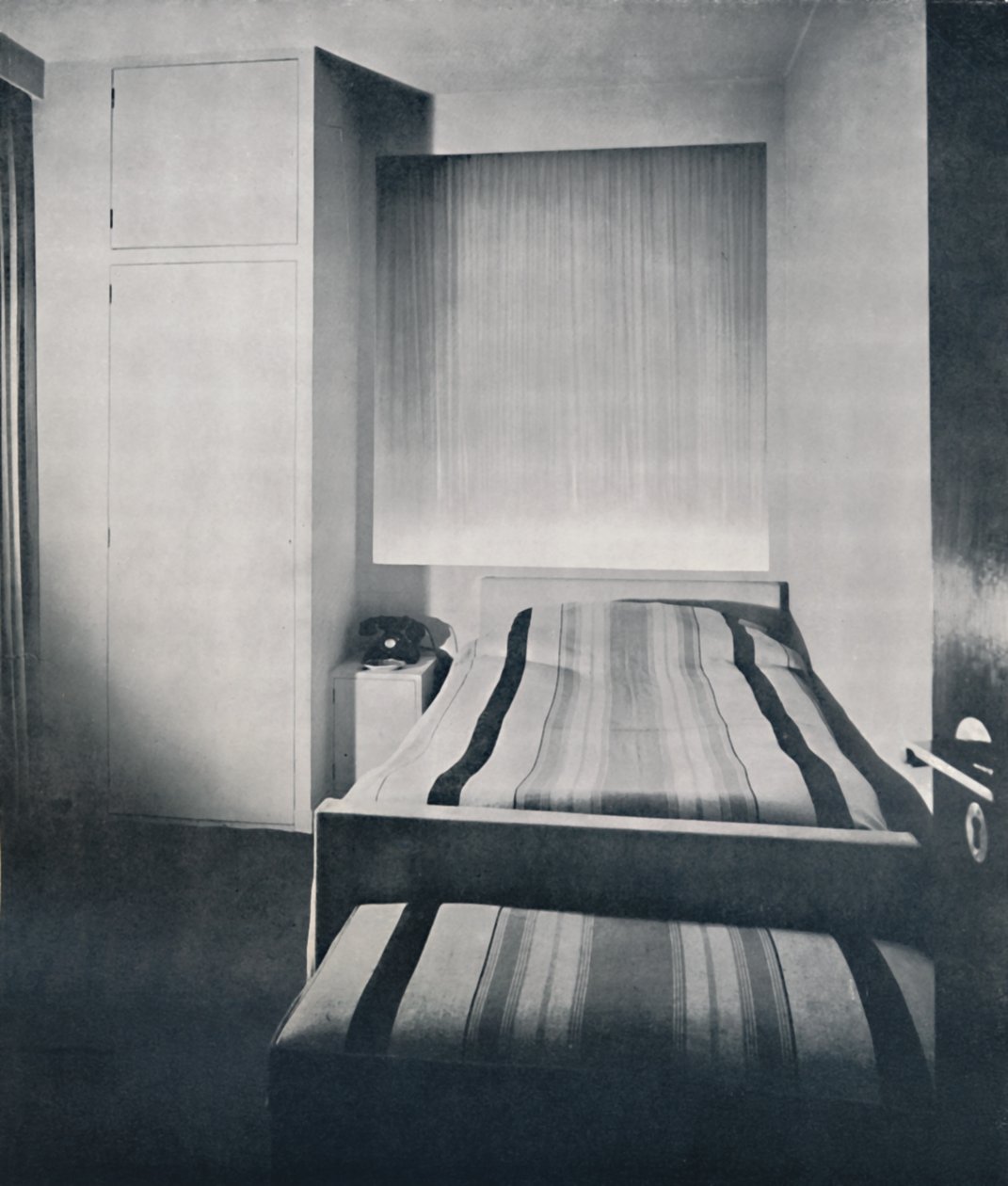 Schlafzimmer von Bird Iles Ltd., London, 1936 von Unbekannt