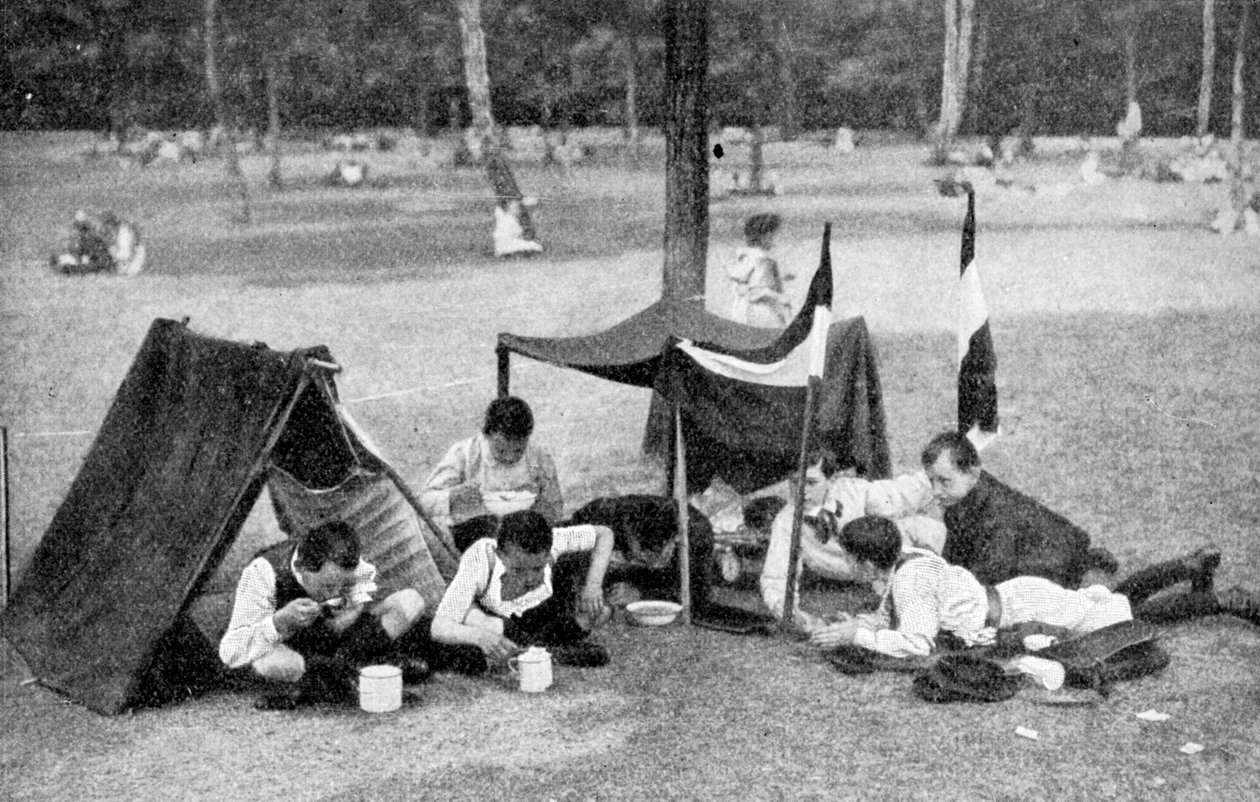 Jungen beim Zelten, Berlin, Deutschland, 1922 von Unbekannt