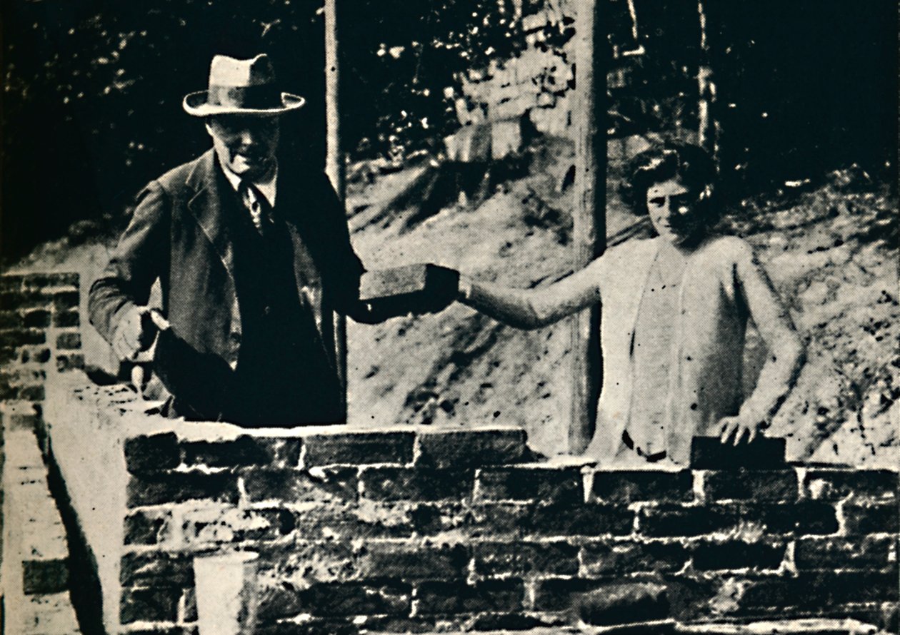 Maurer und Handwerker, 1928, 1945 von Unbekannt
