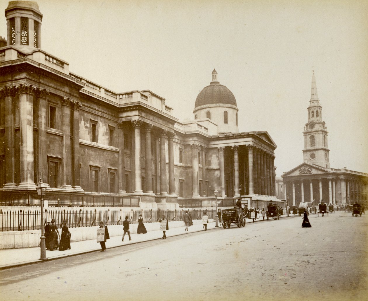 Außenansicht der National Gallery, London, 1887 von Unbekannt